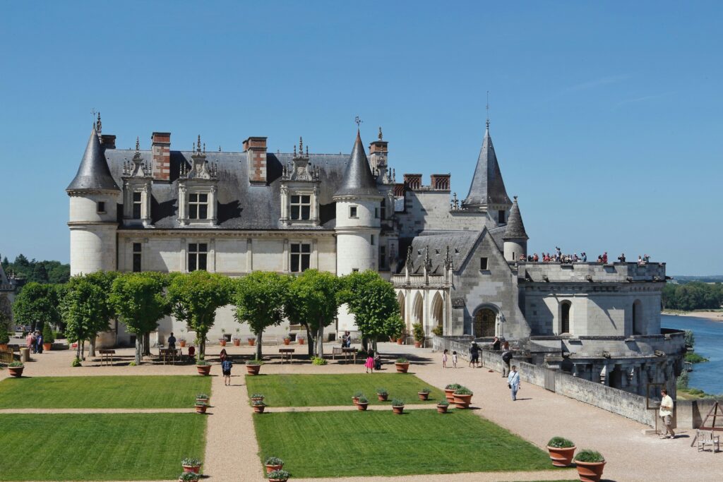 Château d'Amboise : Le château, les jardins et le fleuve Loire